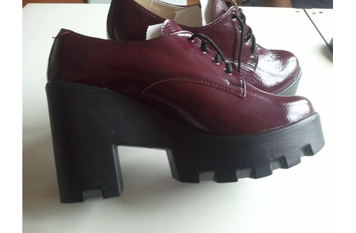 Новые туфли-ботинки демисезонные на черной тракторной подошве 38 р-р - Женская обувь в Севастополе