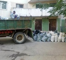Вывоз мусора, грунта, бута, старую мебель и любой хлам - Вывоз мусора в Севастополе