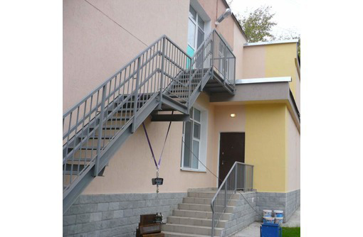 Изготовление лестниц, обшивка бетонных и металлических каркасов - Лестницы в Феодосии