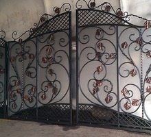 Изготовление и установка ворот, металлических дверей, заборов, навесов - Заборы, ворота в Евпатории