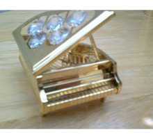 Рояль фирмы Swarovski с искусственными бриллиантами - Подарки, сувениры в Севастополе