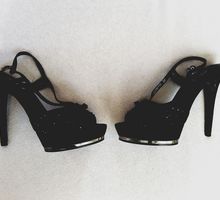 Замшевые женские босоножки на высоком каблуке чёрные бу в отл. состоянии - Женская обувь в Симферополе
