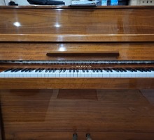 Продам пианино б/у "Riga" в отлич.сост - Клавишные инструменты в Симферополе