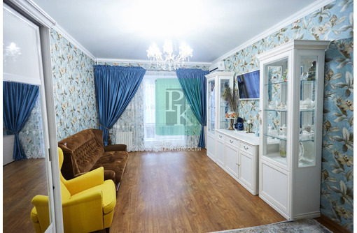 Продается 2-к квартира 71.6м² 1/3 этаж - Квартиры в Севастополе