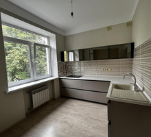 Продам 2-к квартиру 60м² 3/3 этаж - Квартиры в Симферополе
