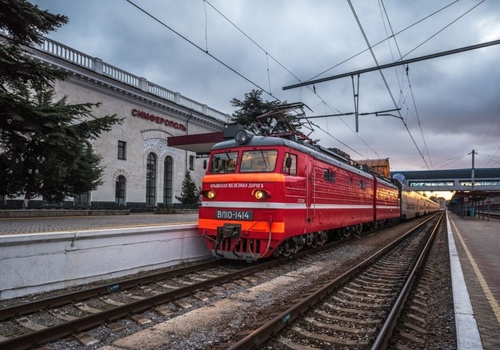 Из-за размытых путей задержаны два поезда, следующие из Крыма