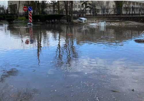 Дорогу на поселок Героевское в Крыму снова затопило