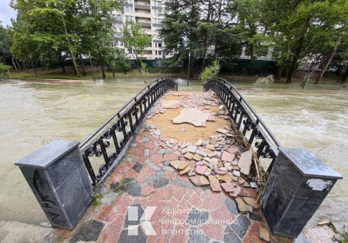 В Симферополе из-за непогоды повреждены 4 моста
