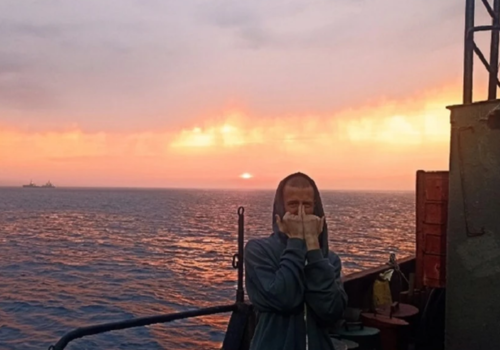 «Капитан отказался вызывать помощь»: 18-летний студент из Керчи погиб на рыболовецком судне в Приморье