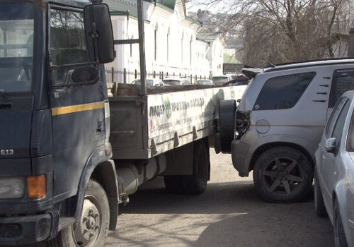 Грузовик в Севастополе разбил пять легковых автомобилей