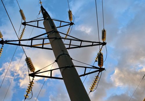 Почти 2 тысячи абонентов в Джанкое остались без электричества из-за аварии на линии электропередачи