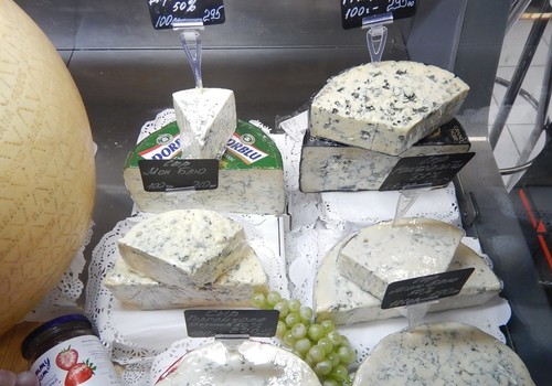 На ЮБК изъяли 9 килограммов сыров производства Голландии и Германии