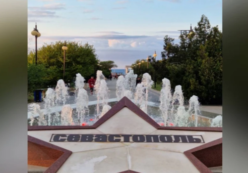 В Севастополе в Парке Победы запускают фонтаны