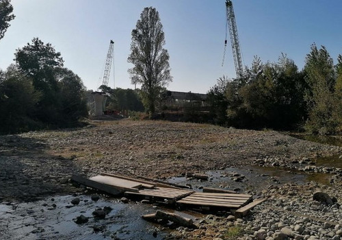 Жители крымского села вынуждены преодолевать вброд самую длинную реку Крыма