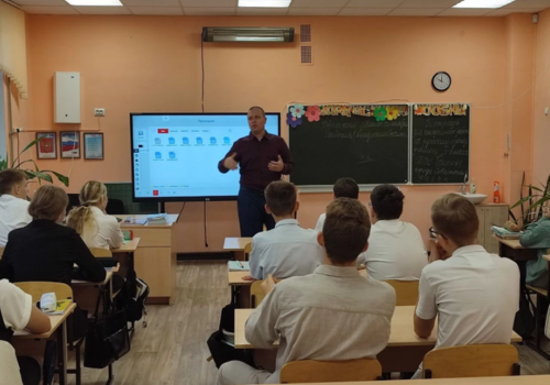 В Севастополе школьникам рассказали о преступлениях в интернете