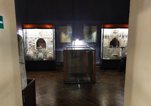 За 2,5 тысячи лет тело не разложилось: в керченском музее раскрыли тайну кипарисового саркофага